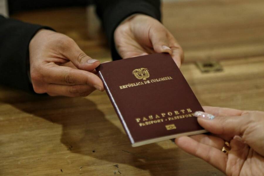 <strong>Procuraduría abrió investigación disciplinaria al ministro de Relaciones Exteriores por presuntas irregularidades en suspensión de licitación de pasaportes<strong>