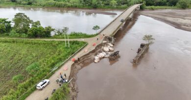 Sigue cerrado el puente sobre el río Humea, en la vía Puerto López-Cabuyaro