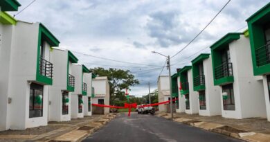 Entregaron las 162 casas de «La morenita del Ariari» en Granada