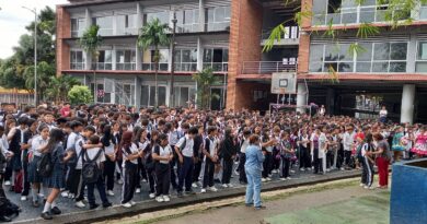 Los computadores de este colegio público de Villavicencio son de hace 20 años (algunos todavía encienden)