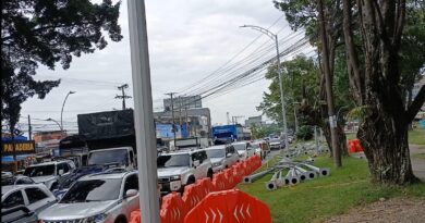 Monumental trancón hoy en la avenida 40 por trabajos de repavimentación