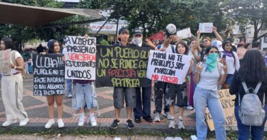 En Villavicencio también hubo plantón y marcha contra De la Espriella